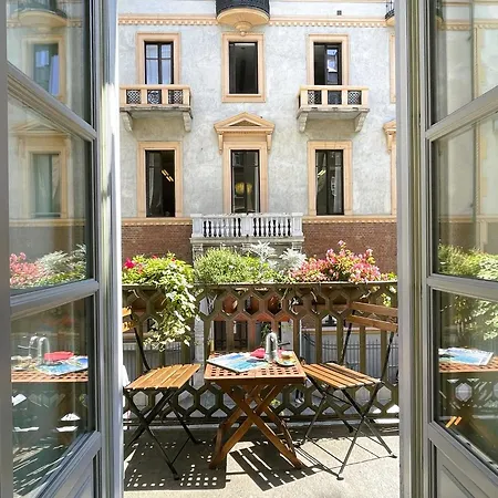 La Casa Di Ringhiera - Silenzioso Di Charme Con Balcone Nel Quadrilatero Apartament